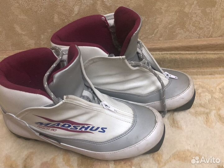 Лыжные женские ботинки