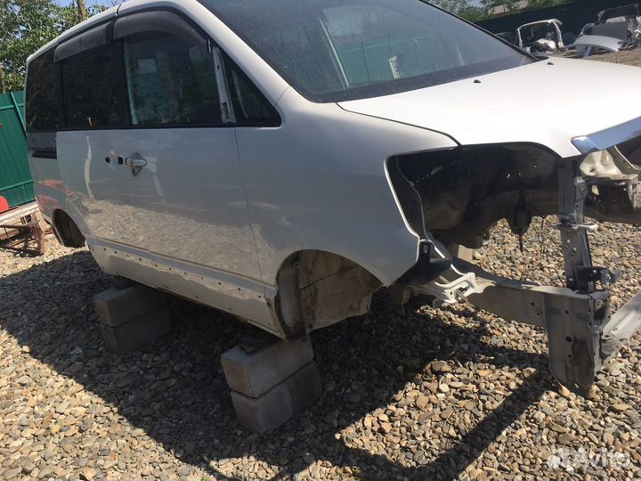 Лонжерон четверть Toyota Noah 2002, AZR 60 65