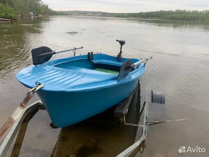 Прогулочная лодка стеклопластиковая