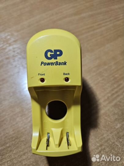 Зарядное устройство GP Power Bank для батареек