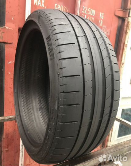 Pirelli P Zero PZ4 245/35 R19 100L