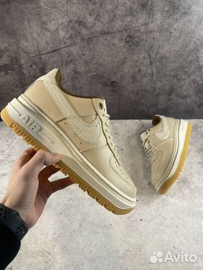 Женские кроссовки Nike Air Force 1 Luxe