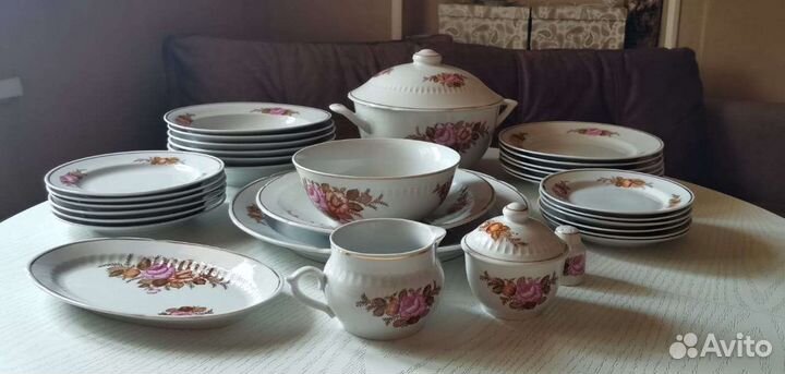 Фарфоровый столовый сервиз
