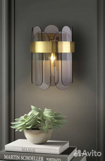 Настенный светильник с тонированным стеклом