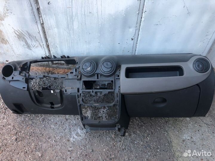 Торпедо Renault Logan / Sandero 1