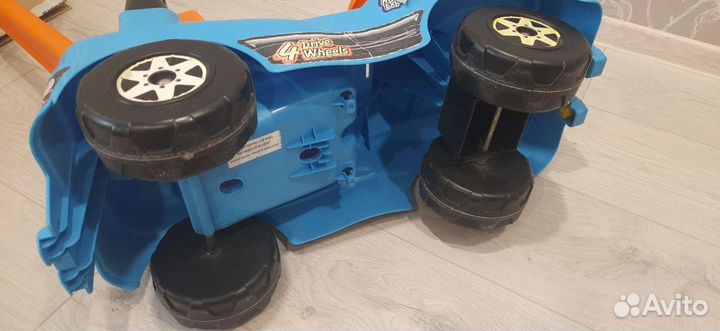 Детская машинка каталка с ручкой