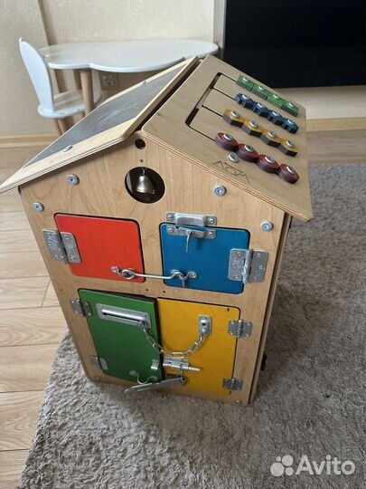 Бизиборд занятный дом