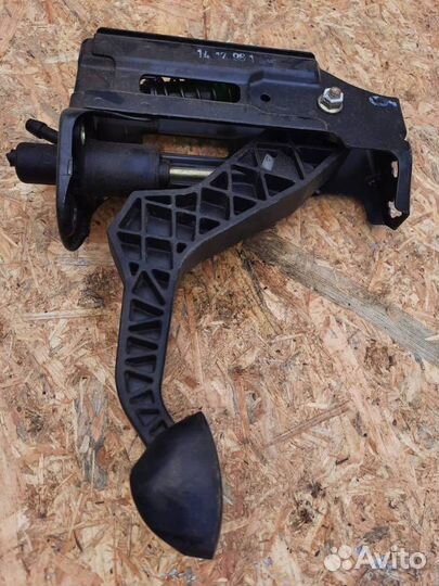 Педаль сцепления Skoda Octavia (A4) рест. 2005