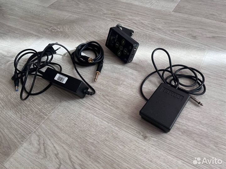 Оборудование для тату, татуировщик