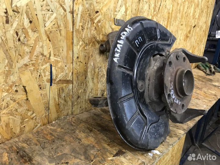 Цапфа передняя правая Skoda Octavia A5 лифтбек 1