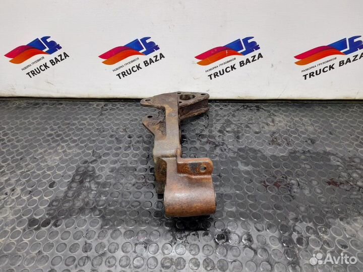 Кронштейн передней рессоры правый Volvo FH