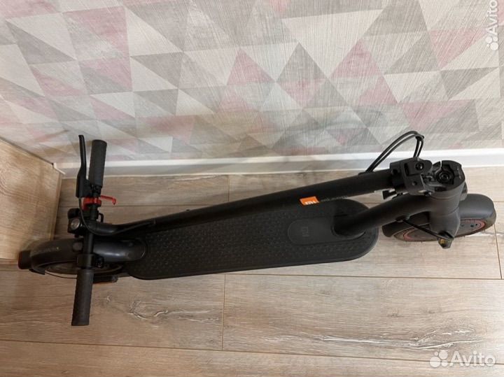 Самокат Xiaomi Mi Electric Scooter Pro 2