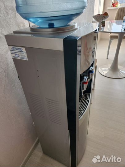 Кулер для воды с холодильником