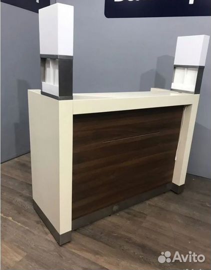 Стойка ресепшн