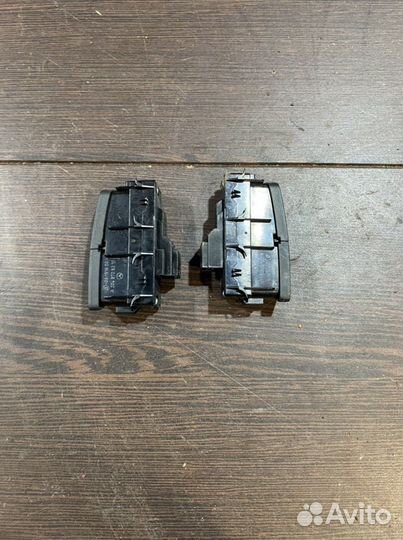 Кнопка центрального замка Mercedes E-Class