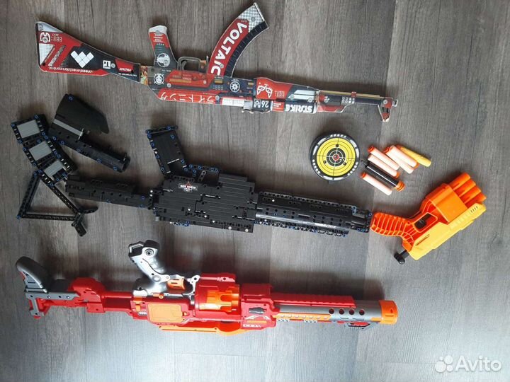 Автоматы, пистолеты, пуп ит, машина