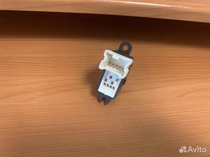 Кнопка стеклоподъемника Ниссан