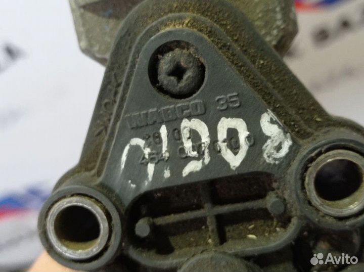 1430545 Кран уровня пола кабины