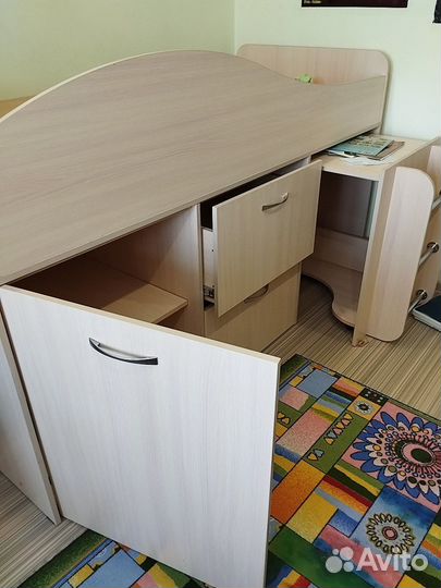 Кровать чердак со столом