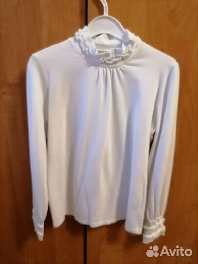 Блузка белая