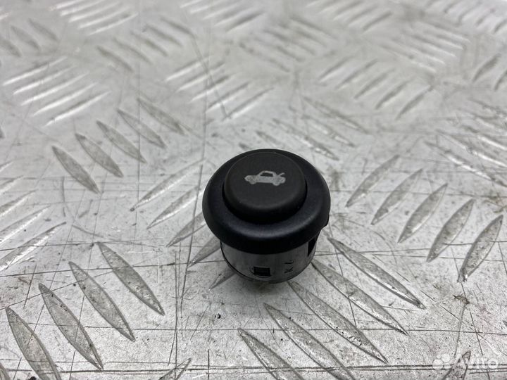 Б/У кнопка открытия крышки багажника Datsun On-Do