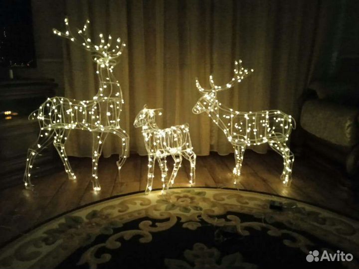 Олени из проволоки со светодиодными гирляндами