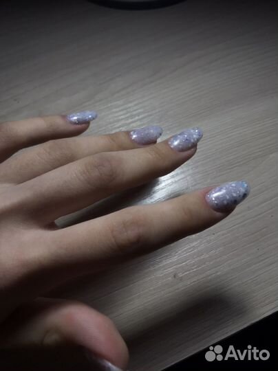 Модель на маникюр