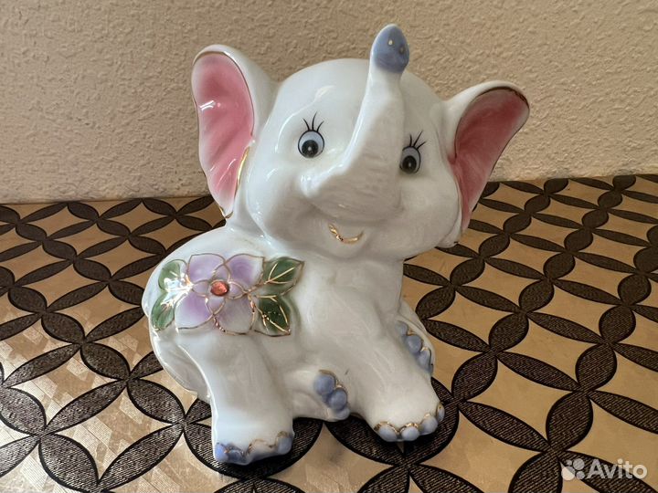 Слоники фарфоровые