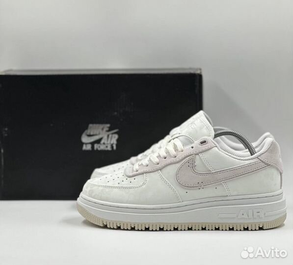 Nike Air Force 1 Lux