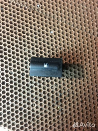 Кнопка лючка бензобака Skoda Octavia (A4 1U)