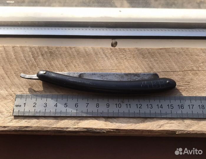 Опасная бритва 54года, Труд Вача