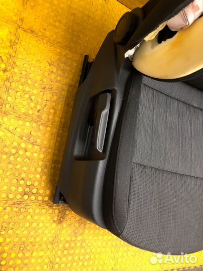 Сидение переднее правое Skoda Octavia cwva 2017