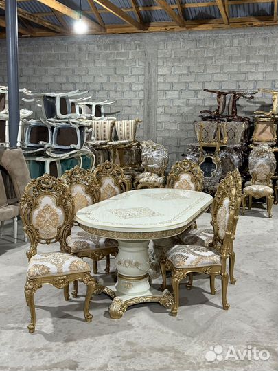 Стол и стулья в гостиную. В наличии