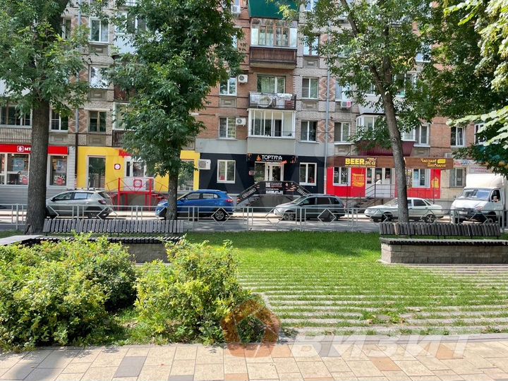 Помещение рядом с Магнитом и остановкой