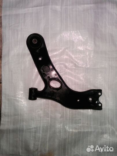 Рычаг правый Тойота RAV4 30