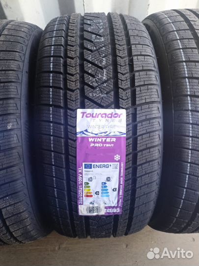 Tourador Winter Pro TSU1 275/45 R21 и 315/40 R21 110V