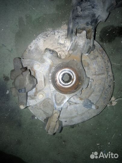 Кулак / рычаг задний L Land Rover Discovery 3