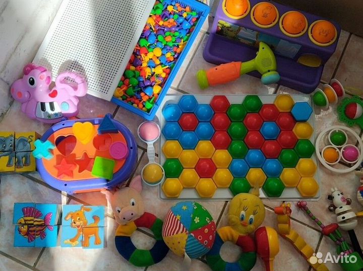 Развивающие игрушки для малышей пакетом