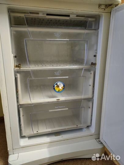 Холодильник Indesit c 240g