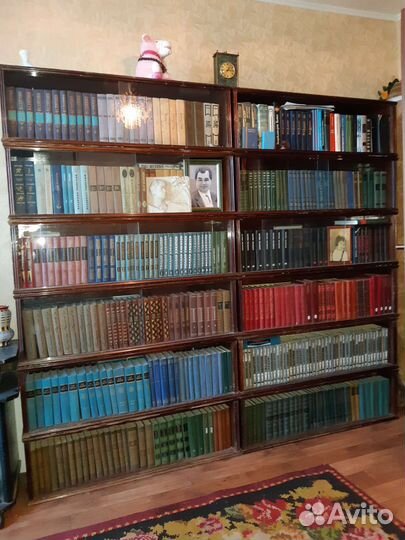 Книжные полки со стеклом