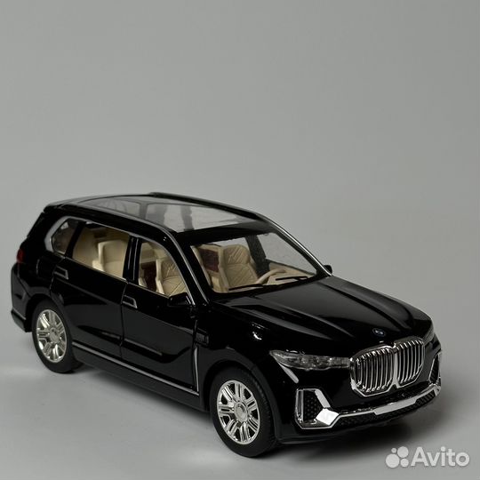 Модель машины 1:24 BMW X7 бмв 7