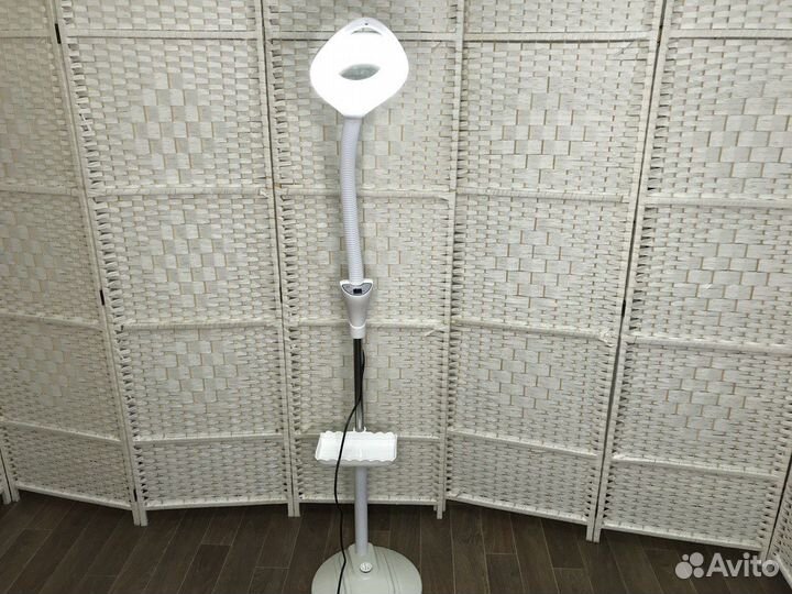 Лампа лупа напольная