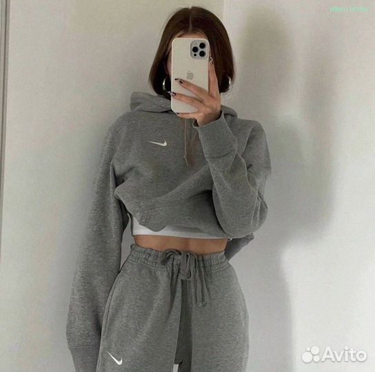 Удобство на тренировке: женские костюмы