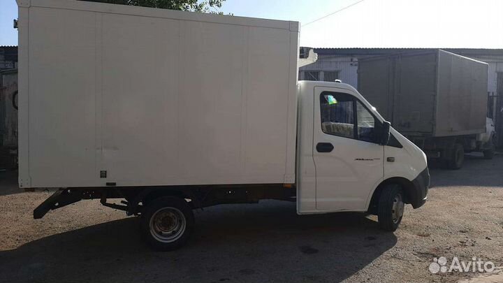 Водитель с личным грузовым автомобилем