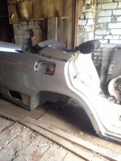 Задняя часть Mercedes Benz 230 кузов 124