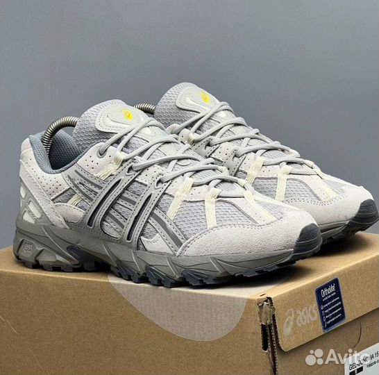 Бежевые кроссовки Asics Sonoma