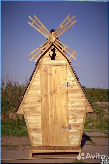 Уличный туалет деревянный