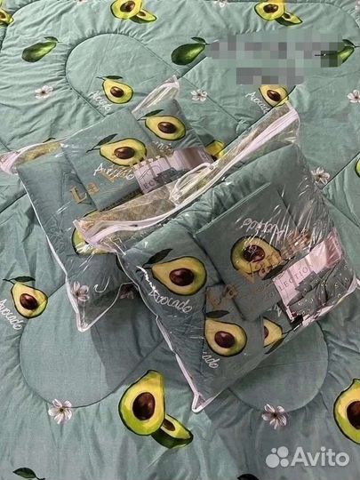 Постельное бельё с одеялом и наволочками