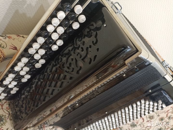 Тульский концертный цельнопланочный баян 61х120-ii