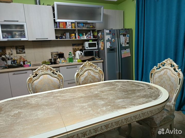 Кухонный стол и стулья комплект